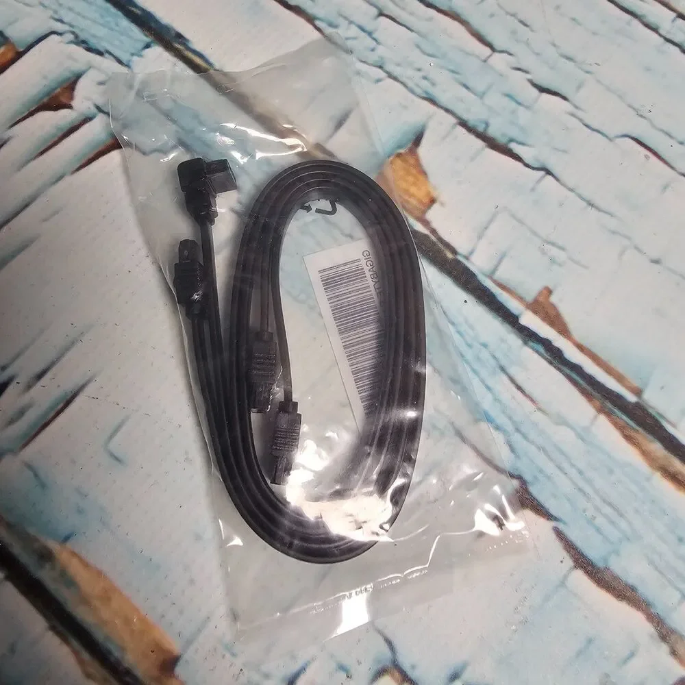 Gigabyte SATA III 6Gb/s Data Cable Right Angle to Straight SSD HDD Motherboard